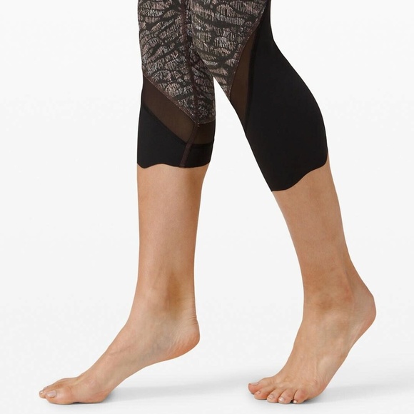 Lululemon Wunder Under High-Rise 23” Scalloped Leggings - Picture 4 of 6